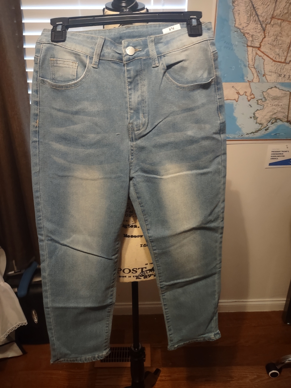 SHEIN Light Blue Cropped Women's Jeans